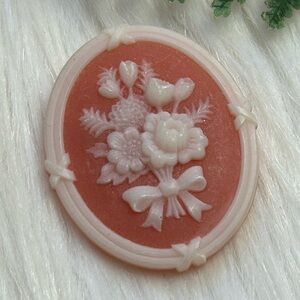 Vintage Avon Flower cameo brooch
